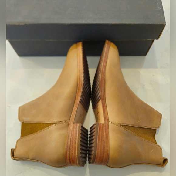Nisolo Almond Eva Everyday Chelsea Leather Boots - Picture 11 of 16